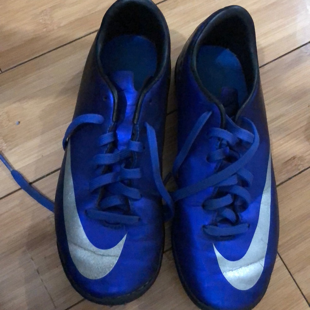Nike indoor soccer kids shoes